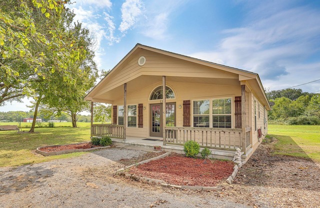 3 Mi to Arkansas River: Rural Family Home w/Yard