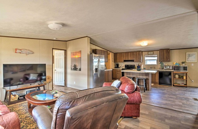 3 Mi to Beach: Home w/Deck in Port O'Connor!