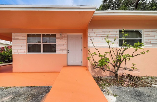 3 Mi to Dania Beach Pier: Convenient Apartment!