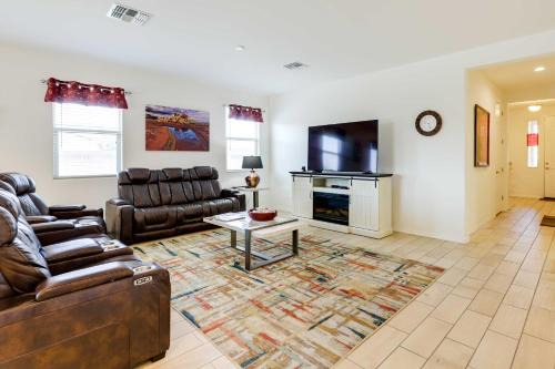 3 Mi to Goodyear Ballpark Desert Den with Pool