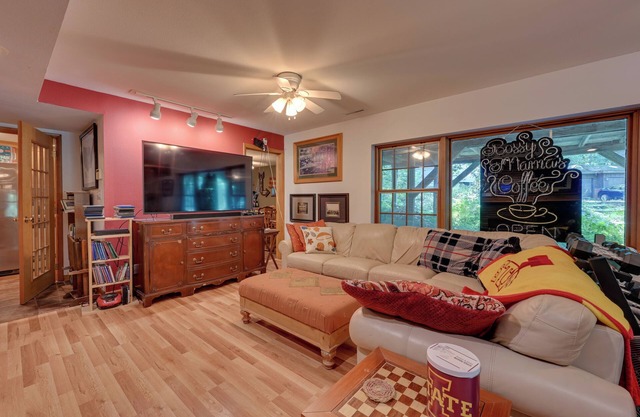 3 Mi to Iowa State University: Ames Apartment