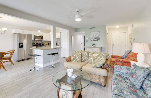 3 Mi to Siesta Key Beach: Condo w/Heated Pool!