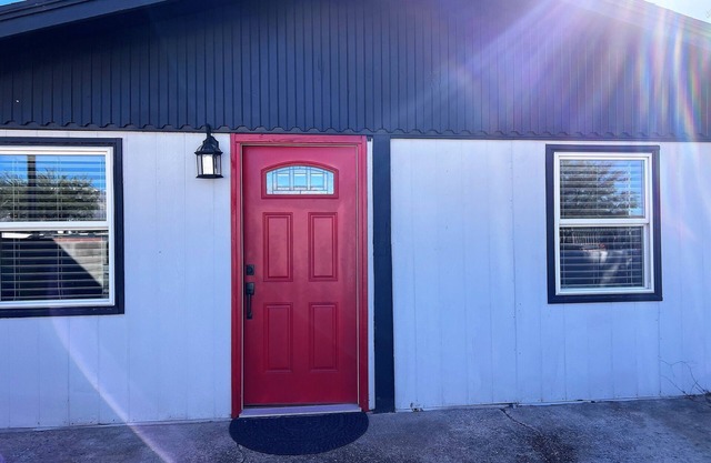 3 Minutes from Tucson Medical Center-Cozy Modern Retreat.