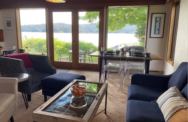 3 month summer-fall booking, Waterfront - 3 bedrooms, 2 full bathrooms, sleeps 6
