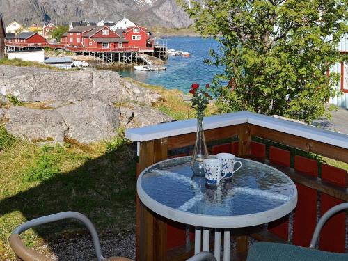 3 person holiday home in Henningsvær-By Traum