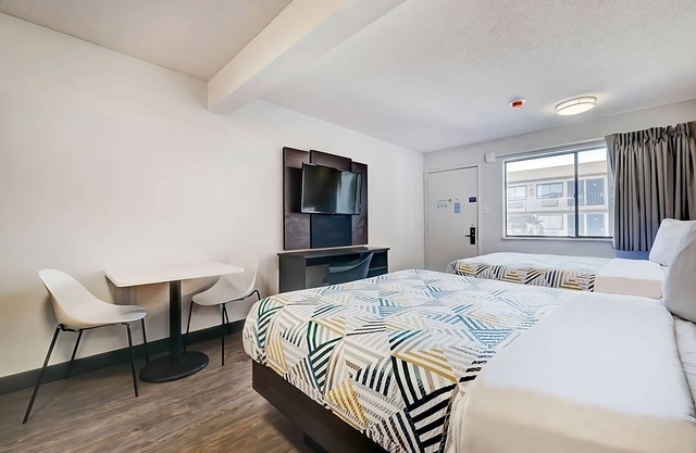 3 Relaxing Units! Short Drive to Southwest Wyoming Airport, Free Parking