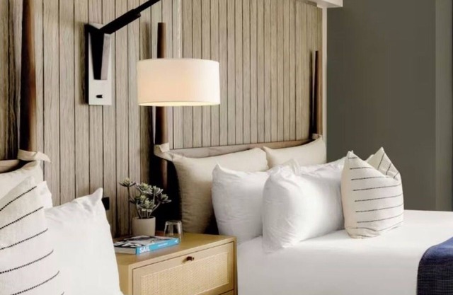 3 Relaxing Water View Room Ready for Family Stay: Unwind with Stunning Views