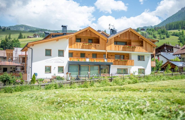 3-Room Apartment Erta with Mountain View, Wi-Fi & Terrace