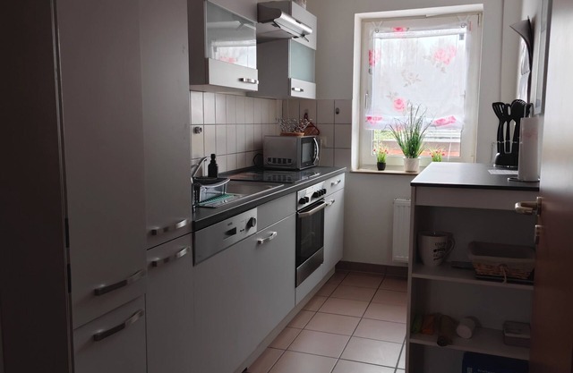 3-Room non-smoking apartment with Kitchen and Balkony in Seelze with WiFi access