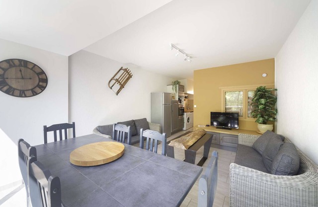 3-star apartment for 6 with ski locker in Gourette