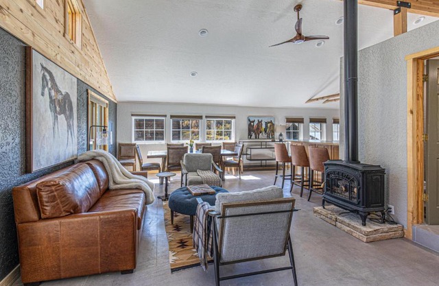 3076 W Highway 160 - Guest House