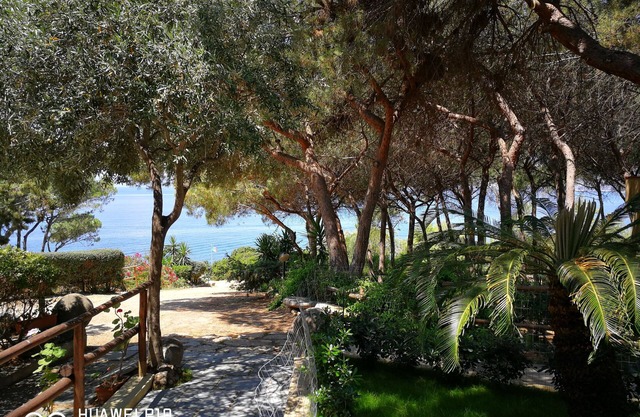 360 ° of total relaxation in a small paradise overlooking the Gulf of Cagliari