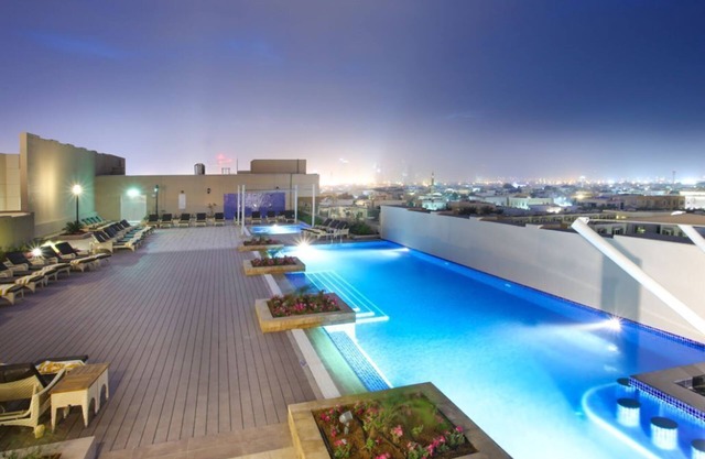 360 degree views of the Dubai skyline to include Burj Khalifa and Burj Al Arab