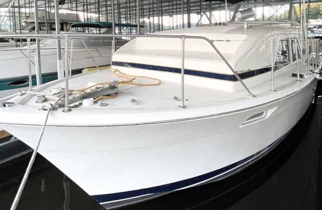 38' Unique Boat Hotel