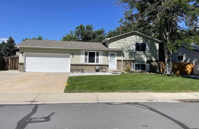 3bd/2ba house, 20 min to Denver, close to lightrail, park