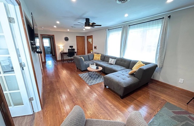 3Br, 1.5Ba Full Kitchen Central AC, Heat BBQ Firepit Spacious Equiped Generator+
