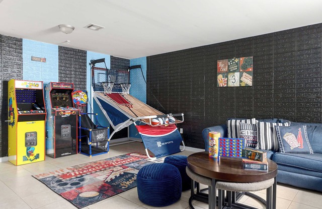 3BR/2.5BA Parking Comfort, Style & Convenience