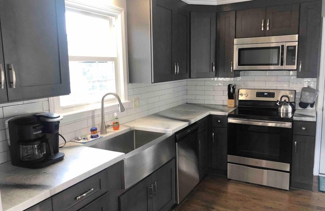 3br/2ba APT, sleeps 7, comfortable and spacious for whole family to spread out