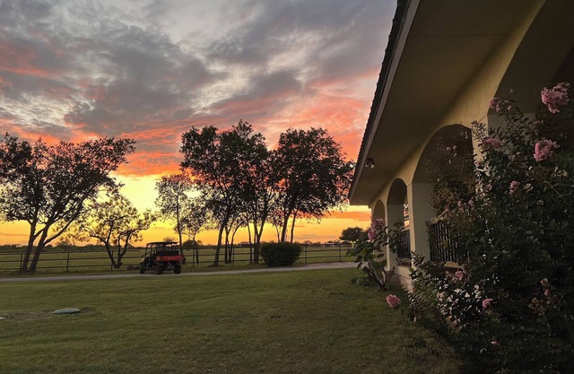 3BR/2BA Escape the City for Country Charm Just Outside Austin