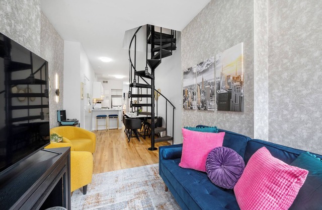 3Br 3Ba Old NY Charm Modern Luxe Sleeps up to 12 Min to NYC Walkable