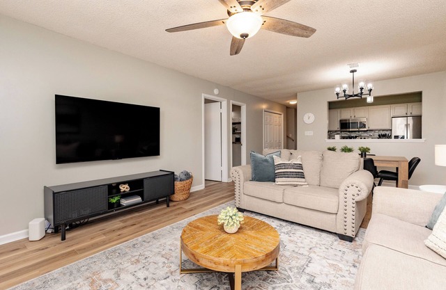 3BR 3Bath Townhome | Pet Friendly