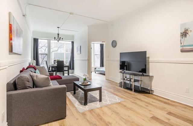 3BR Apt w Netflix - Near King street