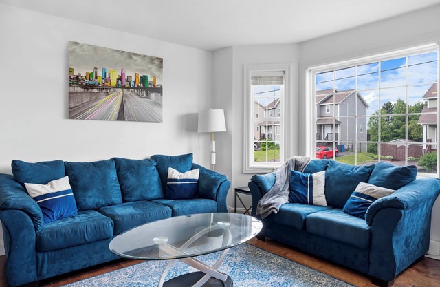 3BR Duplex W/Outdoor Patio