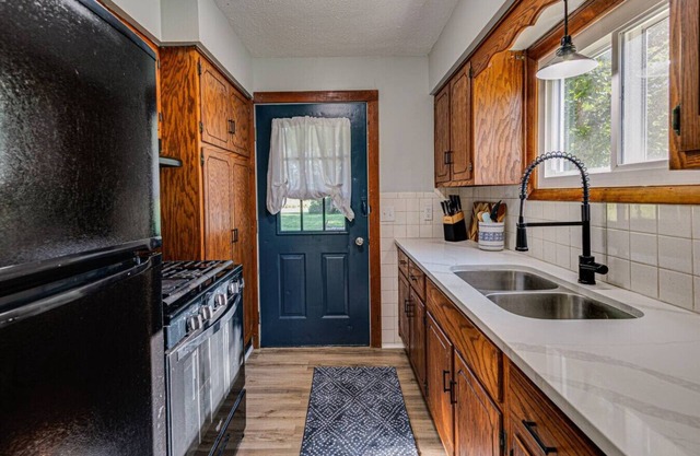 3BR Home | 1 Acre | Sleeps 6