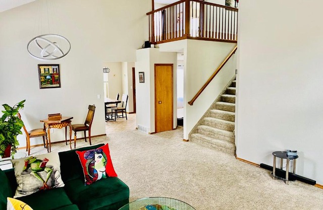 3br home 2br unit close to USAFA with fireplace
