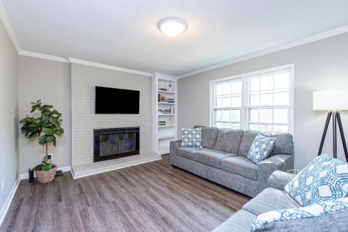 3BR Kid Friendly Fenced in Swingset