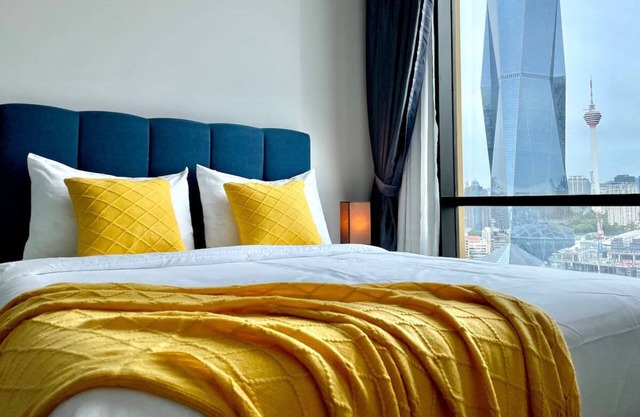 3BR Suite KLCC View w/balcony, Nflx & 2 Parking