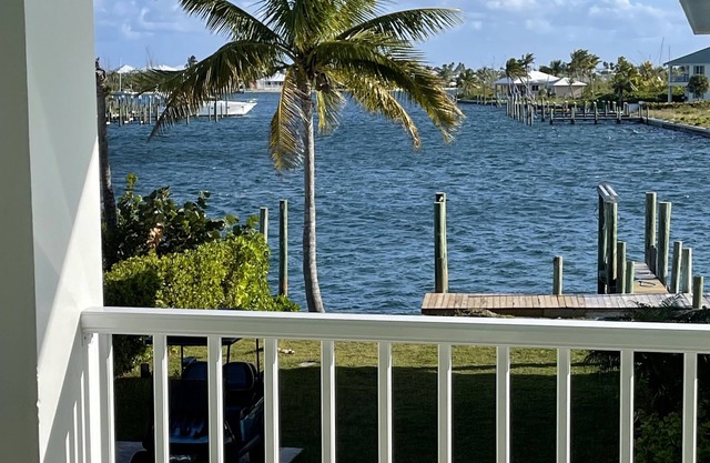 3BR with pool, cabana and private 35' boat slip/water filter sys. & generator