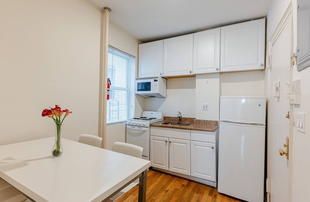 (3D) 2 Bedroom Apt Just Off Park Ave