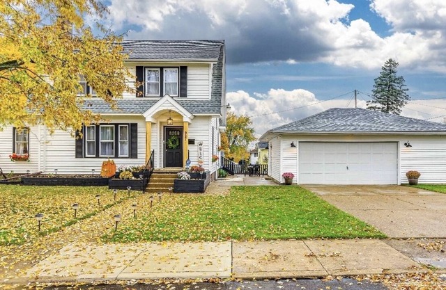 4 Bed/ 2 Bath Home 16 min from HOF!