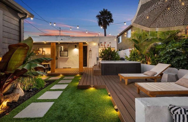 4 Bed-Hot Tub-Fire Pit-Lush Backyard