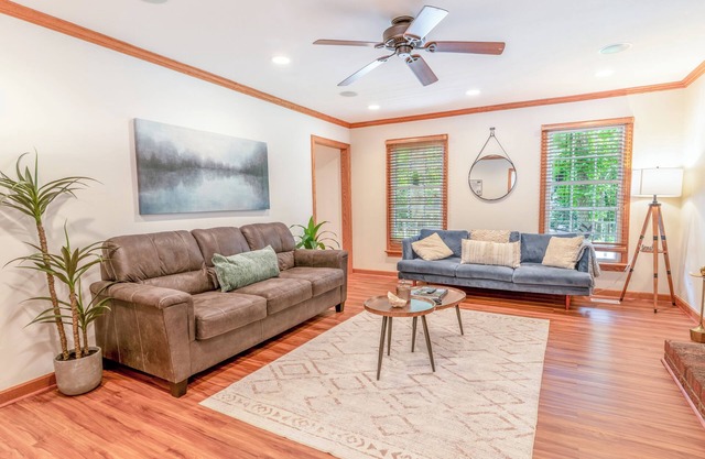 4 Bed, King Bed, Tvs ,Grill, Crib, Kids Essentials,Sleep Noise Machine,Bond Park