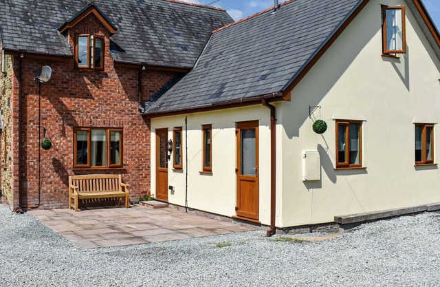 4 bedroom accommodation in Dolanog