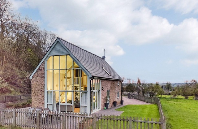 4 bedroom accommodation in Prior’s Frome, near Hereford