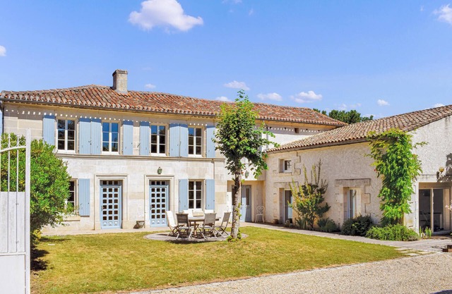 4 bedroom amazing home in Champmillon