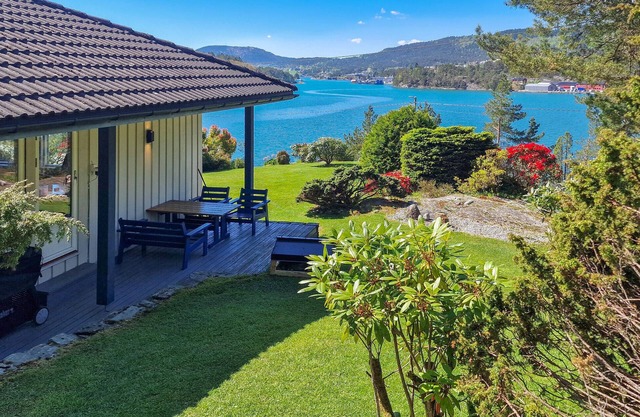 4 bedroom awesome home in ølve