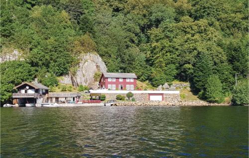 4 Bedroom Cozy Home In Farsund