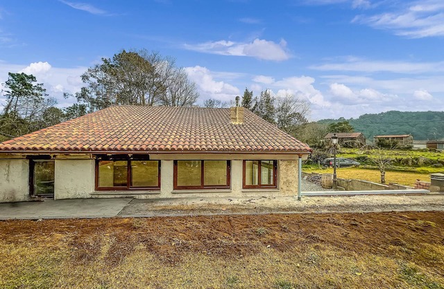 4 bedroom gorgeous home in Lousame