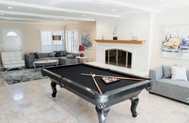 4-BEDROOM HOME WITH POOL TABLE ONLY MINUTES AWAY FROM DISNEYLAND (p10)