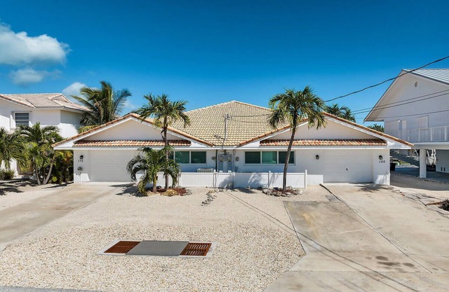 4-bedroom house in wonderful Key Colony Beach with Cabana Club