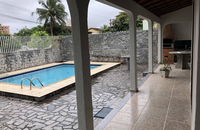 4 bedroom house (3 suites) with pool - Peracanga - Blue Cove