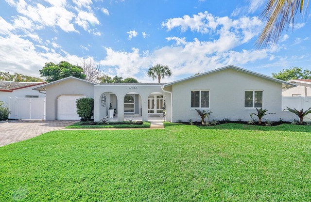 4-bedroom house in the city of Margate fl, with beautiful outdoor living,
