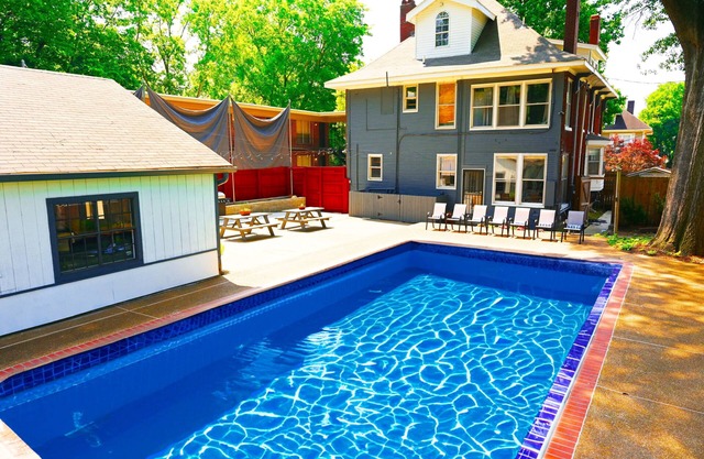 4 Bedroom Memphis Historic Home and Summer In-ground Swimming Pool