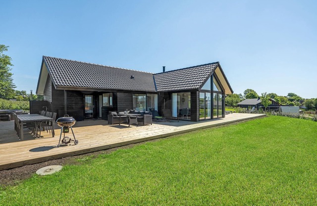 4 bedroom nice home in Odder