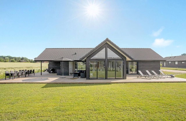 4 bedroom nice home in Odder