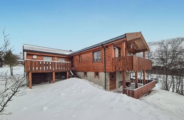 4 bedroom stunning home in Vøringsfoss